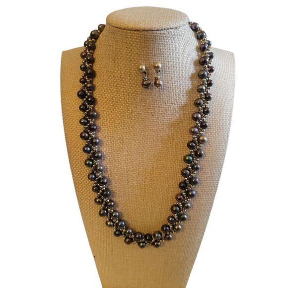 Elegant Pearl Necklace and Earring Set - Picture 1 of 4